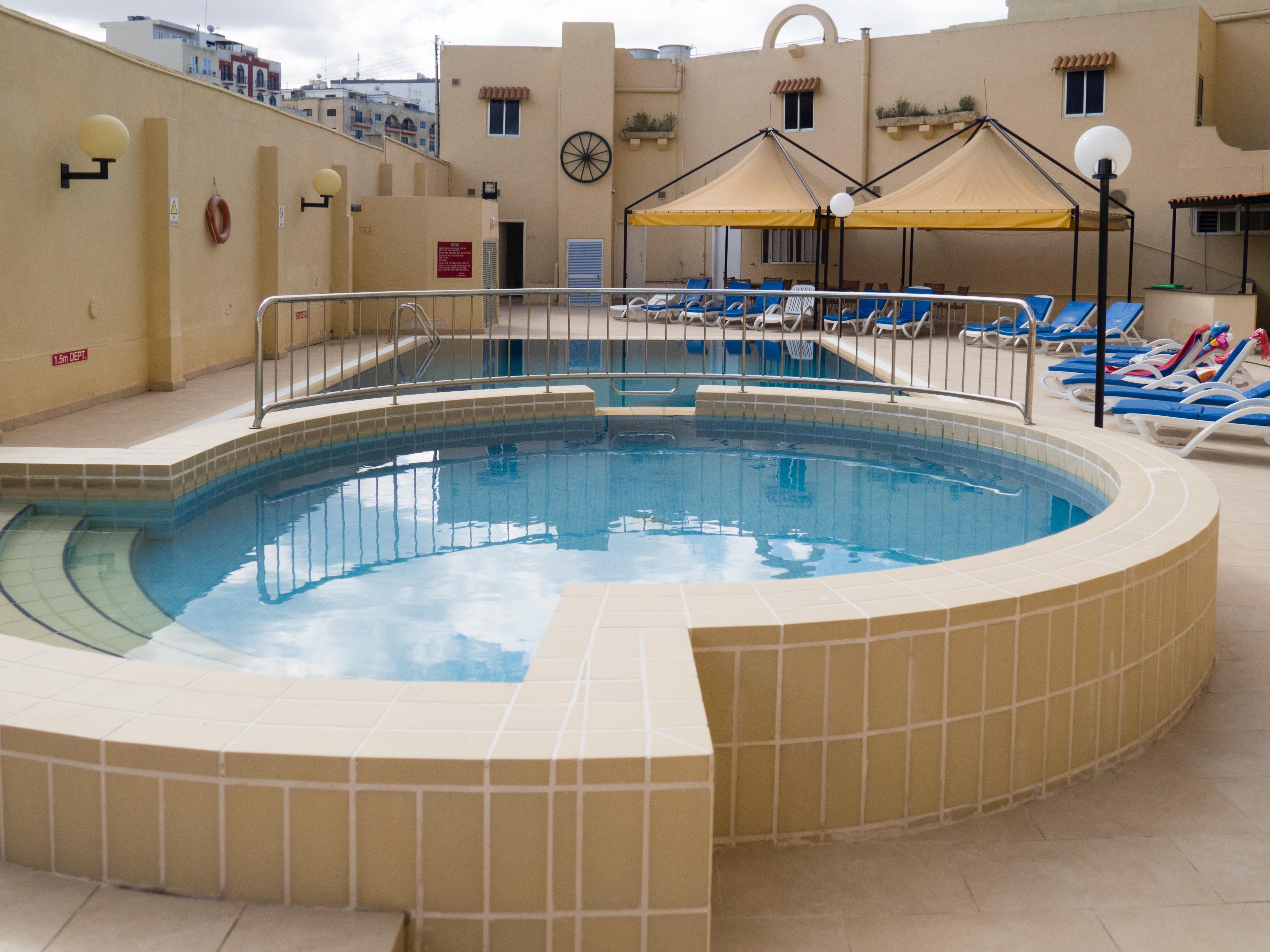 בּוּגִ'יבָּה Mavina Hotel & Apartments מראה חיצוני תמונה